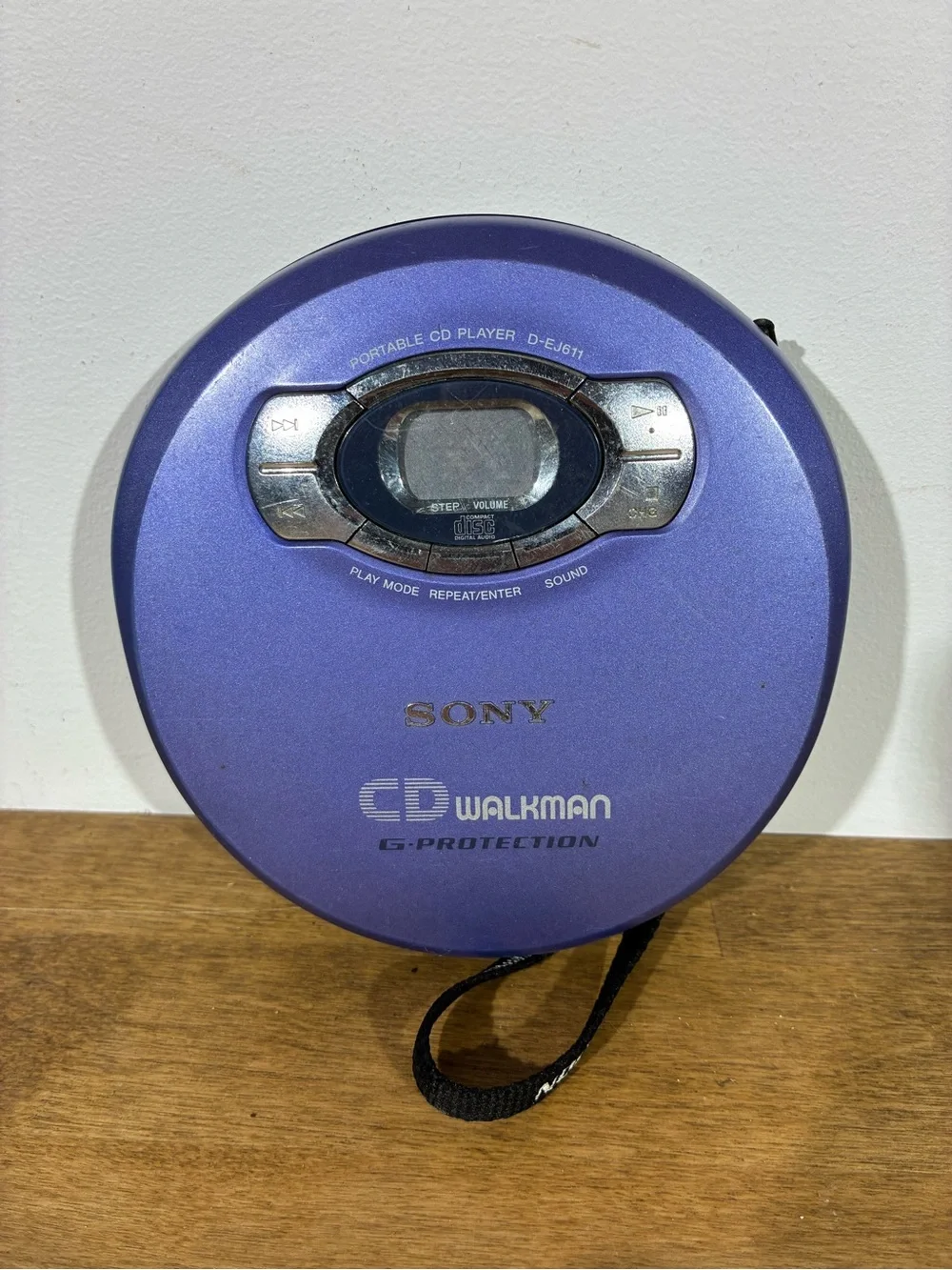 Sony D-EJ611 Portable Walkman CD Player with G-Protection Indigo Tested Working